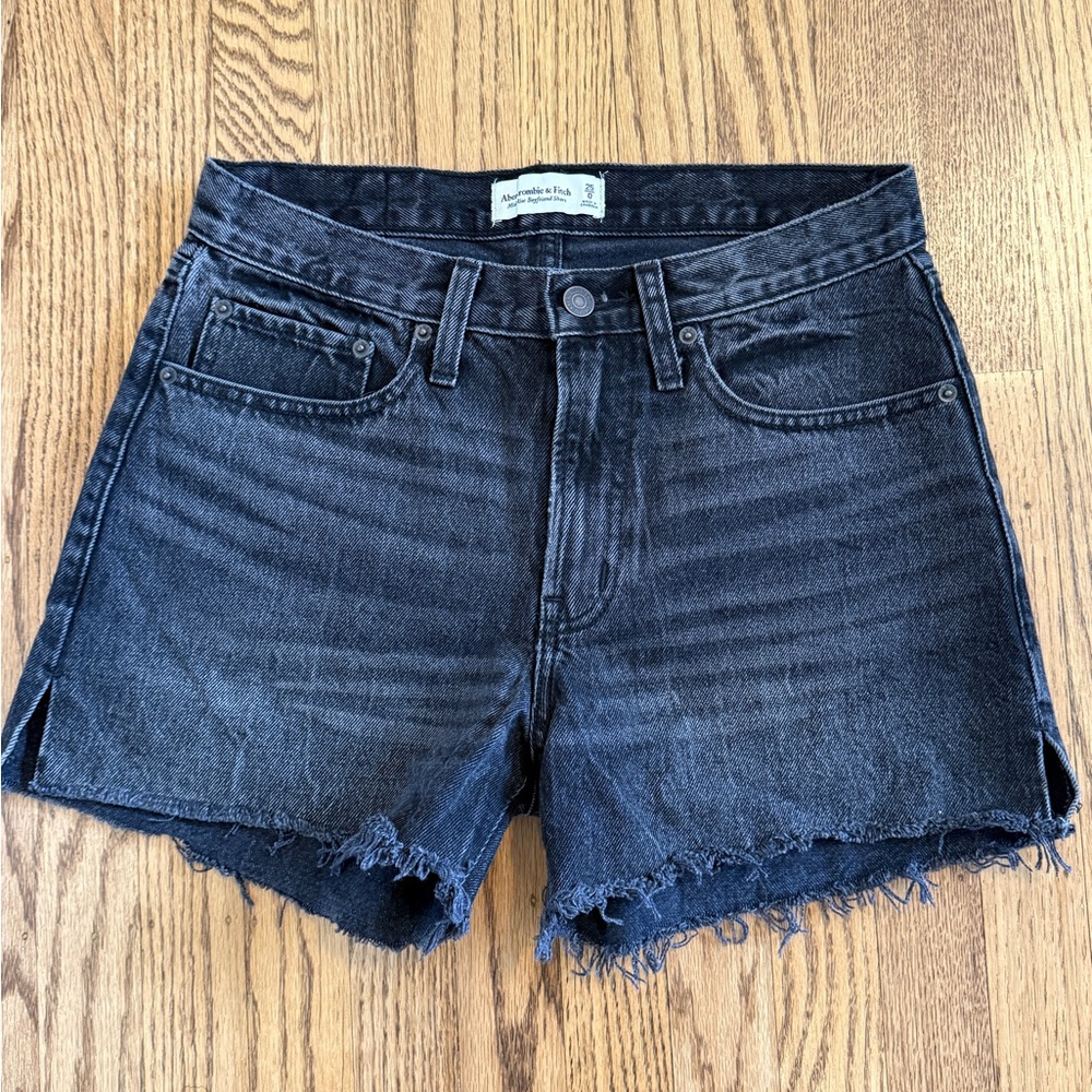 Abercrombie & Fitch Black Midrise Boyfriend short